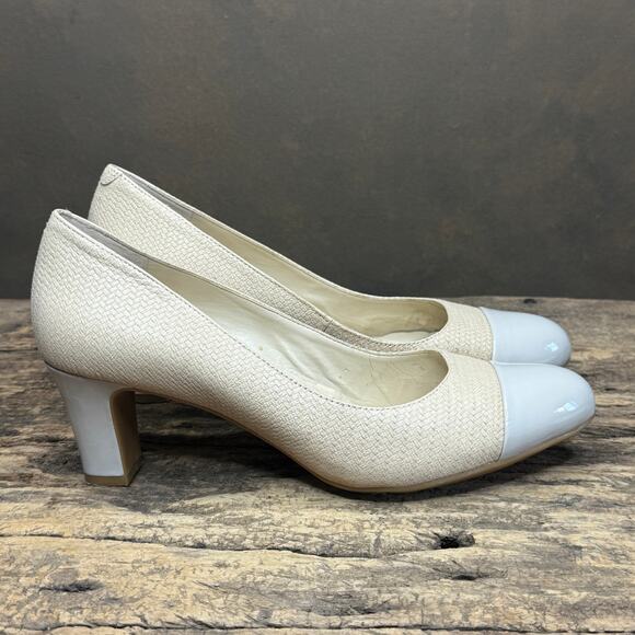 Easy Spirit Beige Cap Toe Women’s 8M Patent Leather Accent Comfort Career Heels - Picture 3 of 9